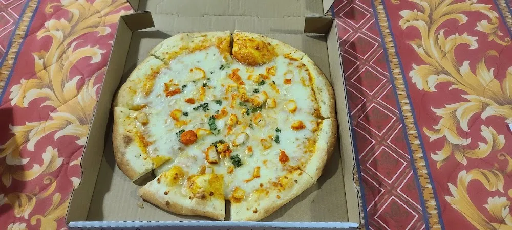 The Maharaja Chicken Pizza